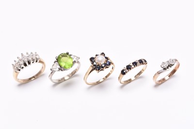 Lot 189 - Five stone set rings