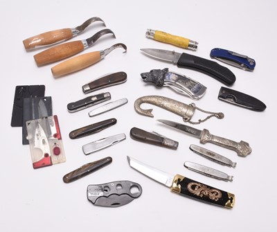 Lot 186 - A quantity of assorted knives and related tools or spares