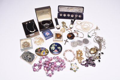 Lot 228 - A large collection of various pieces of costume jewellery