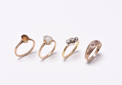 Lot 322 - Four stone set rings