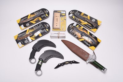 Lot 220 - A large collection of boxed hunting and survival knives