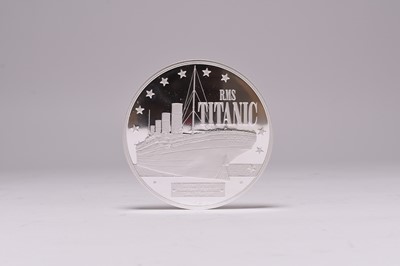 Lot 12 - A cased silver medallion commemorating The Titanic