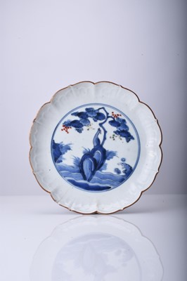 Lot 216 - A Japanese Imari mallow form dish, Edo/Meiji era