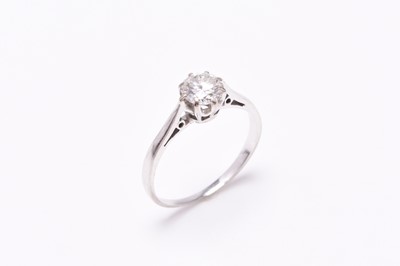 Lot 30 - A single stone diamond ring