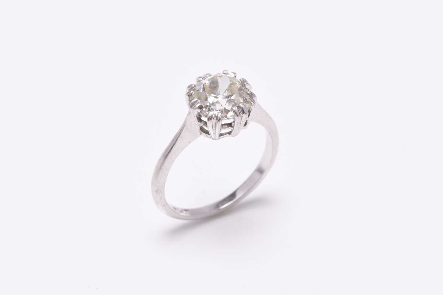 Lot 23 - A single stone diamond ring