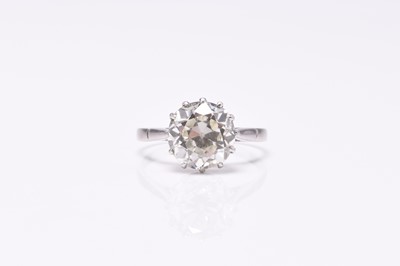 Lot 32 - A single stone diamond ring