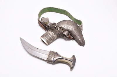 Lot 224 - Omani ceremonial khanjar dagger, 20th century