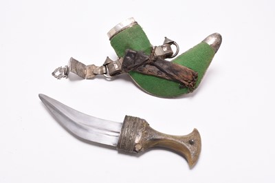 Lot 225 - An Omani ceremonial khanjar dagger in scabbard, with belt
