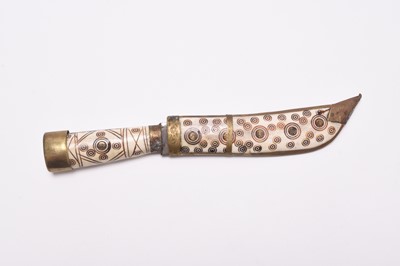 Lot 333 - Inuit skinning or hunting knife, early 20th century