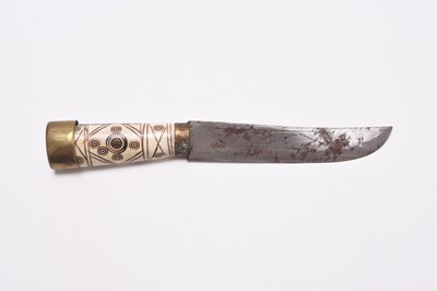 Lot 333 - Inuit skinning or hunting knife, early 20th century