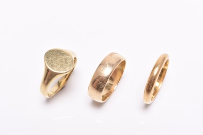 Lot 265 - Two wedding bands and a signet ring