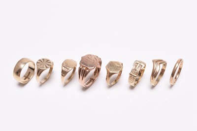 Lot 326 - Eight 9ct gold rings