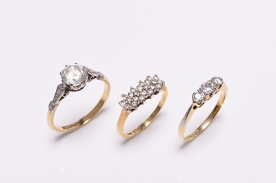 Lot 206 - Three stone set rings