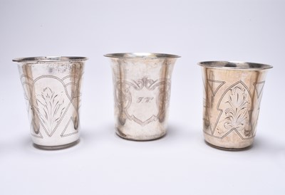 Lot 85 - A collection of five beakers