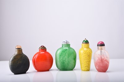 Lot 148 - A group of five Chinese glass snuff bottles, 19th/20th century