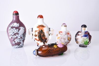 Lot 152 - A group of five Chinese overlay glass snuff bottles, 19th/20th century