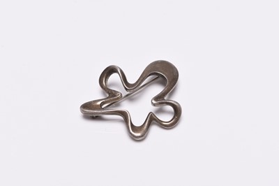 Lot 203 - A Georg Jensen silver 'Splash' brooch by Henning Koppel