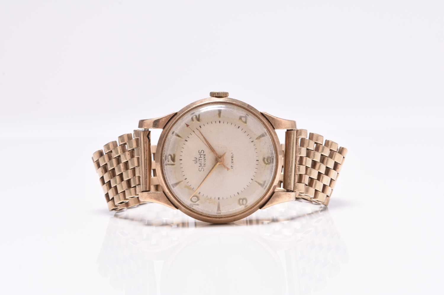 Lot 443 - Smiths: A gentleman's 9ct gold De Luxe bracelet watch