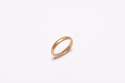 Lot 362 - A 22ct gold wedding band