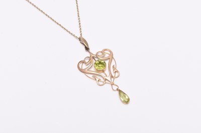 Lot 251 - An early 20th century peridot pendant on chain