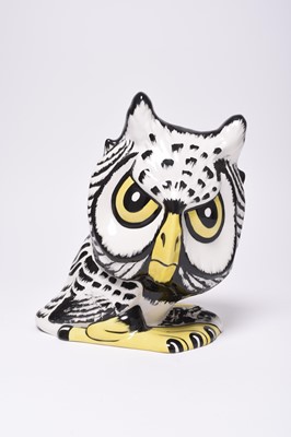 Lot 146 - Lorna Bailey, a large model of an owl