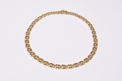 Lot 21 - An 18ct yellow gold decorative link necklace