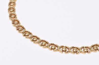 Lot 21 - An 18ct yellow gold decorative link necklace
