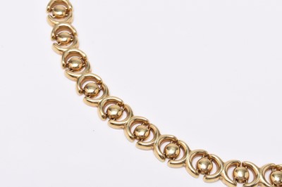 Lot 21 - An 18ct yellow gold decorative link necklace