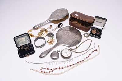 Lot 254 - A collection of jewellery and costume jewellery