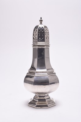 Lot 144 - An early 20th century silver sugar caster