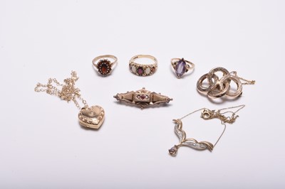 Lot 186 - A small collection of jewellery