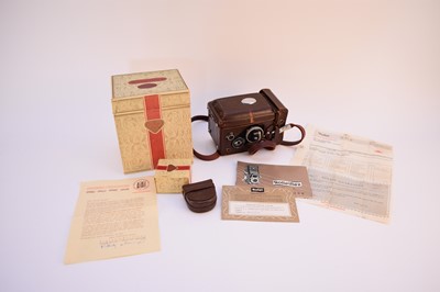 Lot 594 - A Rolleiflex 3.5F Model 2 camera with case, box and papers