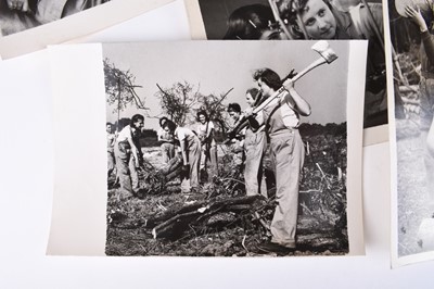 Lot 11 - PRESS PHOTOGRAPHY. - WOMEN AT WAR, WW2