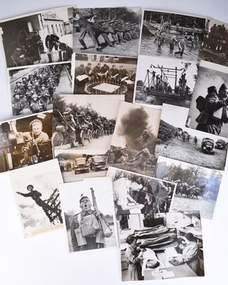 Lot 16 - PRESS PHOTOGRAPHY - General Army and Training, Second World War