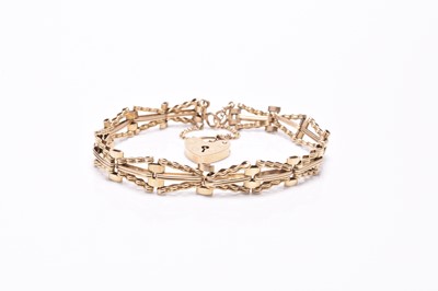 Lot 191 - A 9ct gold bracelet