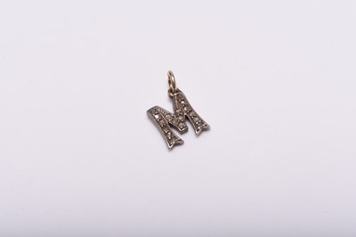 Lot 273 - A rose cut diamond set 'M' pendant