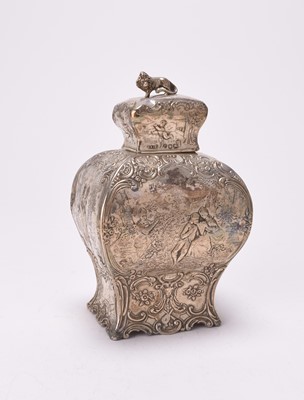 Lot 92 - A Hanau silver tea caddy