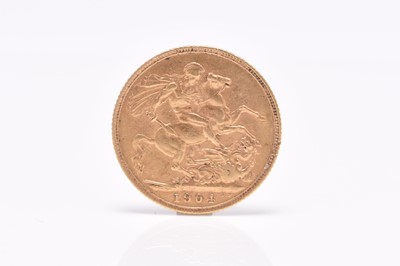 Lot 135 - Edward VII sovereign - dated 1904