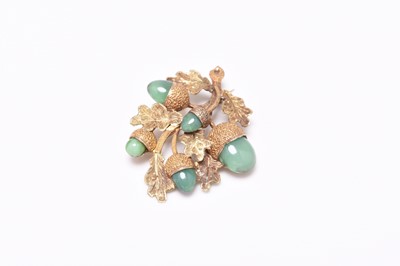 Lot 285 - A 19th century acorn and oak leaf spray brooch