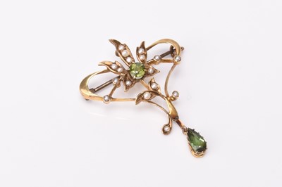 Lot 232 - A peridot and half seed pearl set brooch / pendant