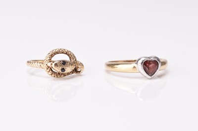 Lot 117 - Two 9ct gold rings