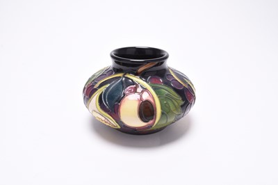 Lot 199 - A Moorcroft vase and matching coaster in the 'Queens' Choice' pattern