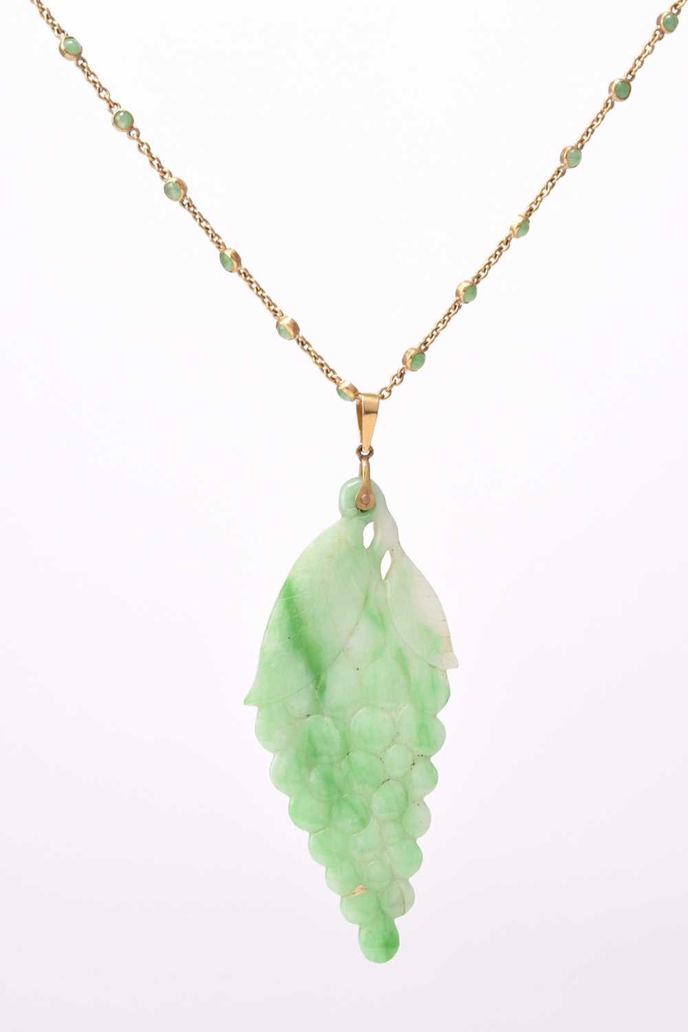 Lot 261 - A jade plaque pendant on chain
