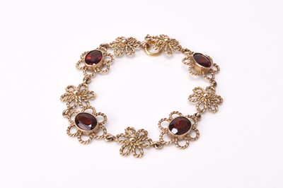 Lot 189 - A 9ct gold garnet bracelet