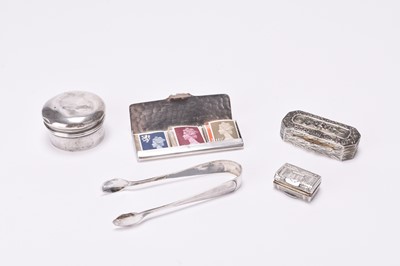 Lot 61 - A small collection of silver