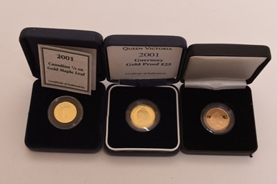 Lot 162 - Elizabeth II sovereign dated 2000 within capsule and fitted box, together with Elizabeth II Guernsey £25 - 2001