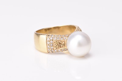 Lot 46 - A pearl and diamond ring