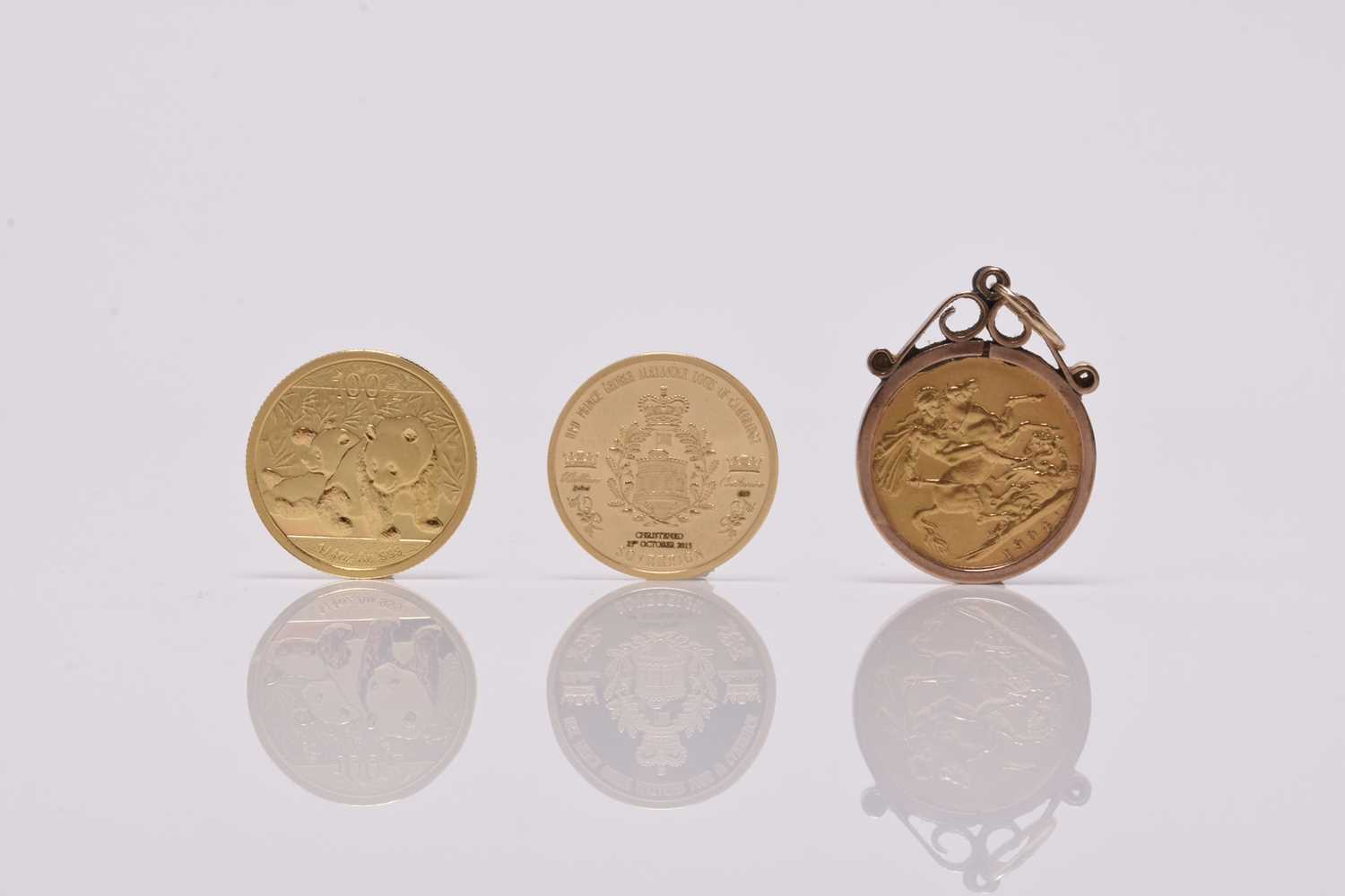 Lot 237 - Edward VII sovereign dated 1904 within 9ct gold pendant mount