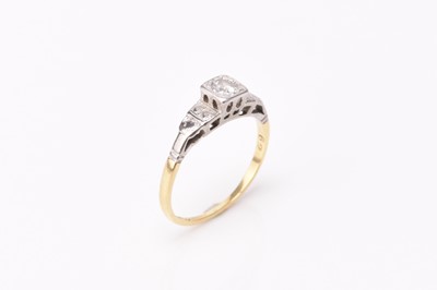 Lot 203 - A single stone diamond ring