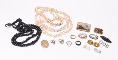 Lot 163 - A collection of jewellery and costume jewellery